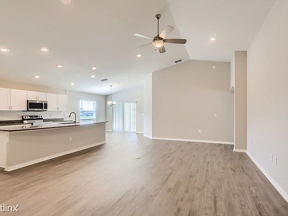 5th image of 1007 Paisley St