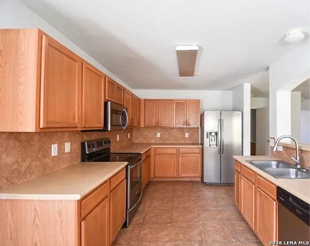 5 bed, 3.5 bath, 2463 sqft, $2,400 — Photo 2