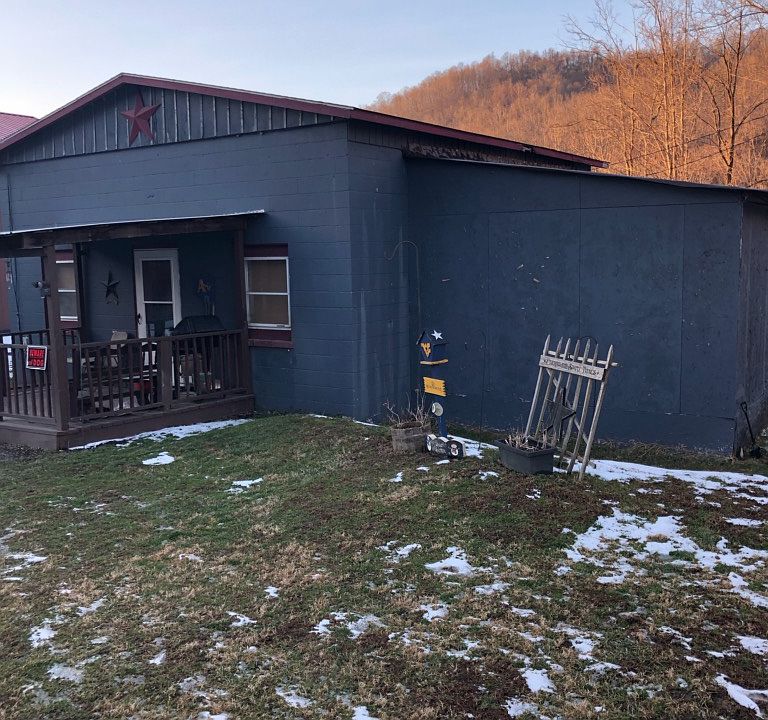 2nd image of 3969 Smithton Rd