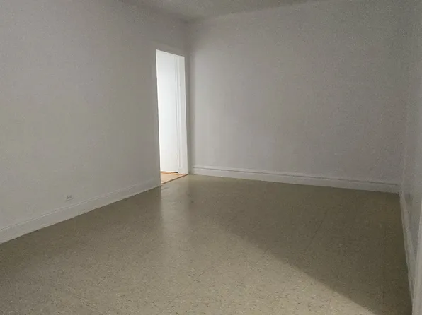 735 Walton Avenue image 4 of 10