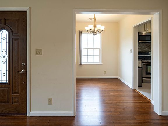4th image of 2944 Mayfield Ave