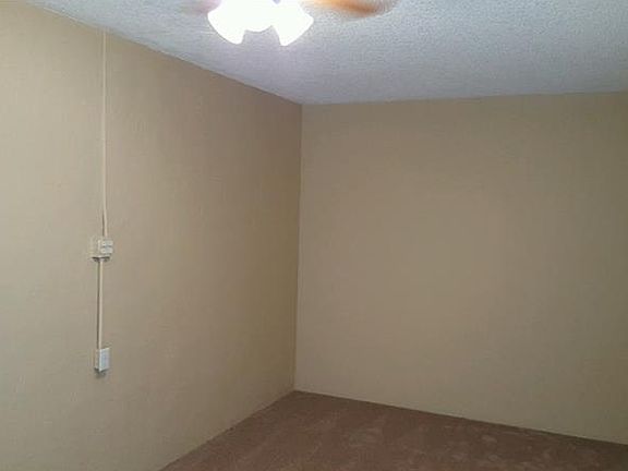 5th image of 330 Douglas Dr