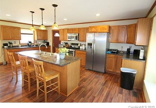 3rd image of 4708 Oakwood Cir
