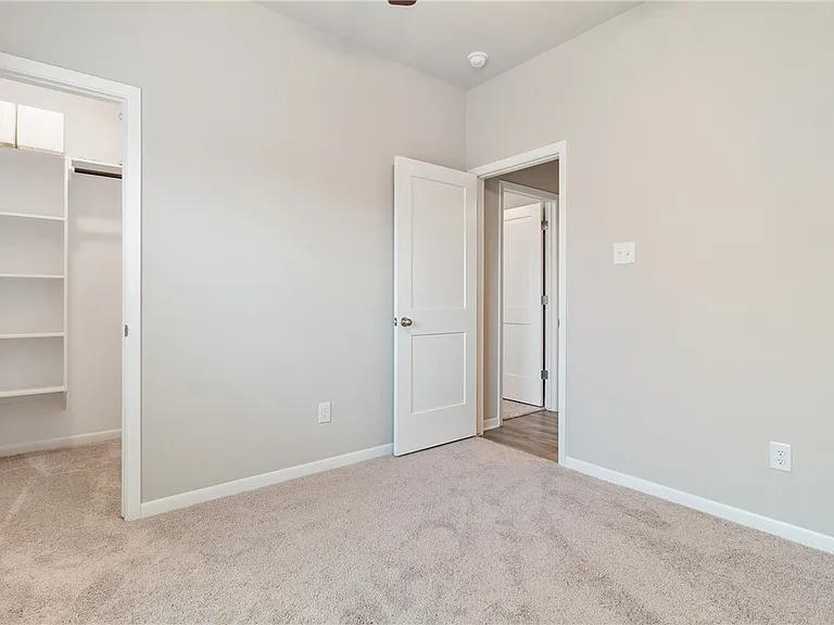 5322 Lyle Pl — Photo 14