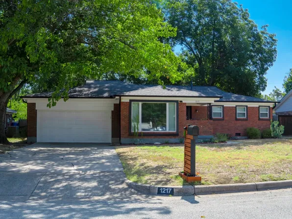 1217 Park Center St, Benbrook, TX 76126