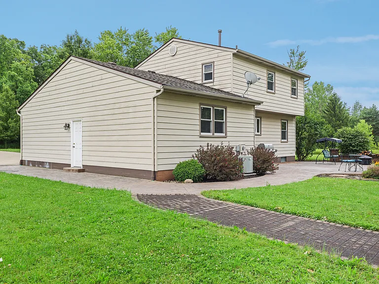 4702 Alger Rd — Photo 38