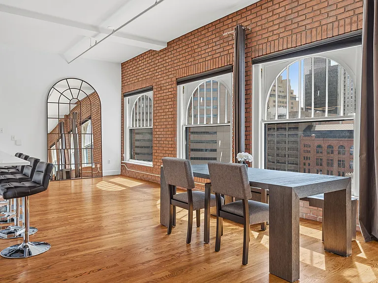 1555 California St #605 — Photo 4