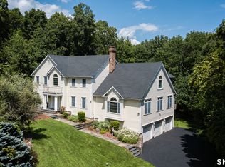 16 Gate Post Lane, Woodbury, CT 06798