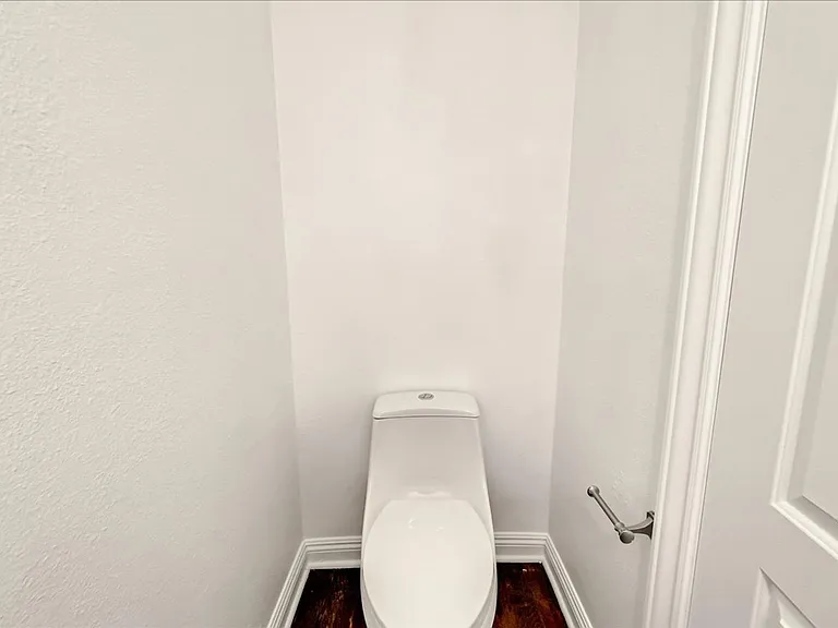 18620 Burbank Blvd #104 — Photo 9