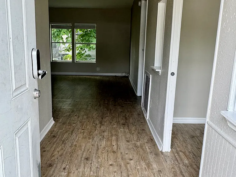 7616 Coach Park Dr — Photo 8