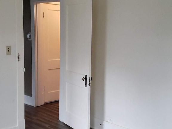 4th image of 506 E Brandeis Ave
