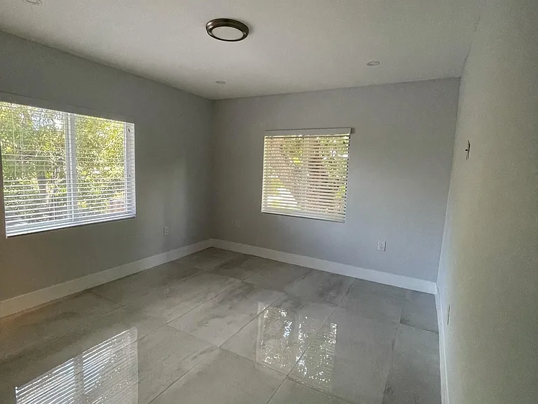 400 NW 48th St — Photo 9