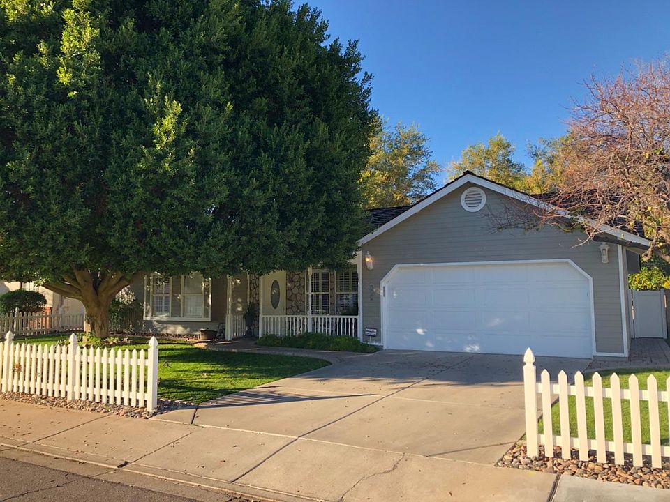 1st image of 520 E San Angelo Ave