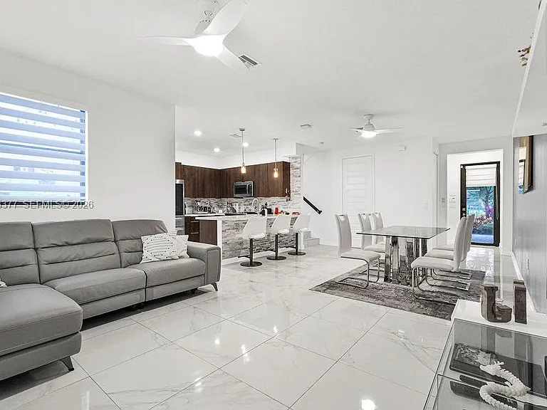 10533 NW 81st St — Photo 5