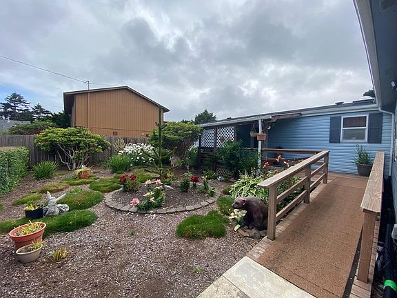 2nd image of 445 NW Siletz Ave