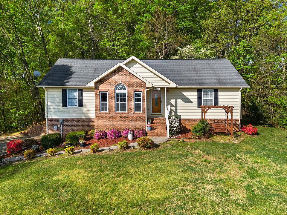 1st image of 833 Thomas Farms Dr