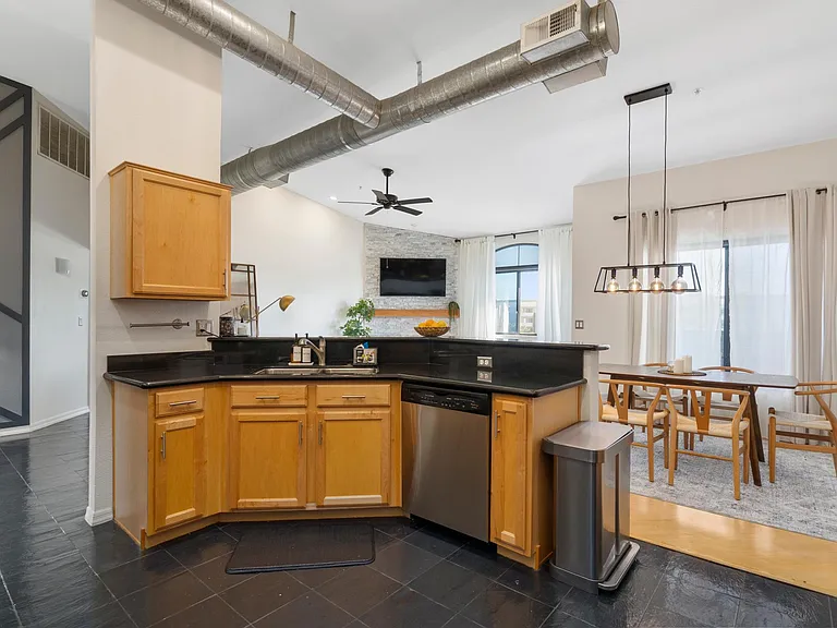 4525 N 22nd St #408 — Photo 9