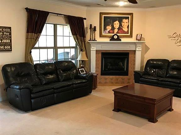 3rd image of 2909 Cortney Cir