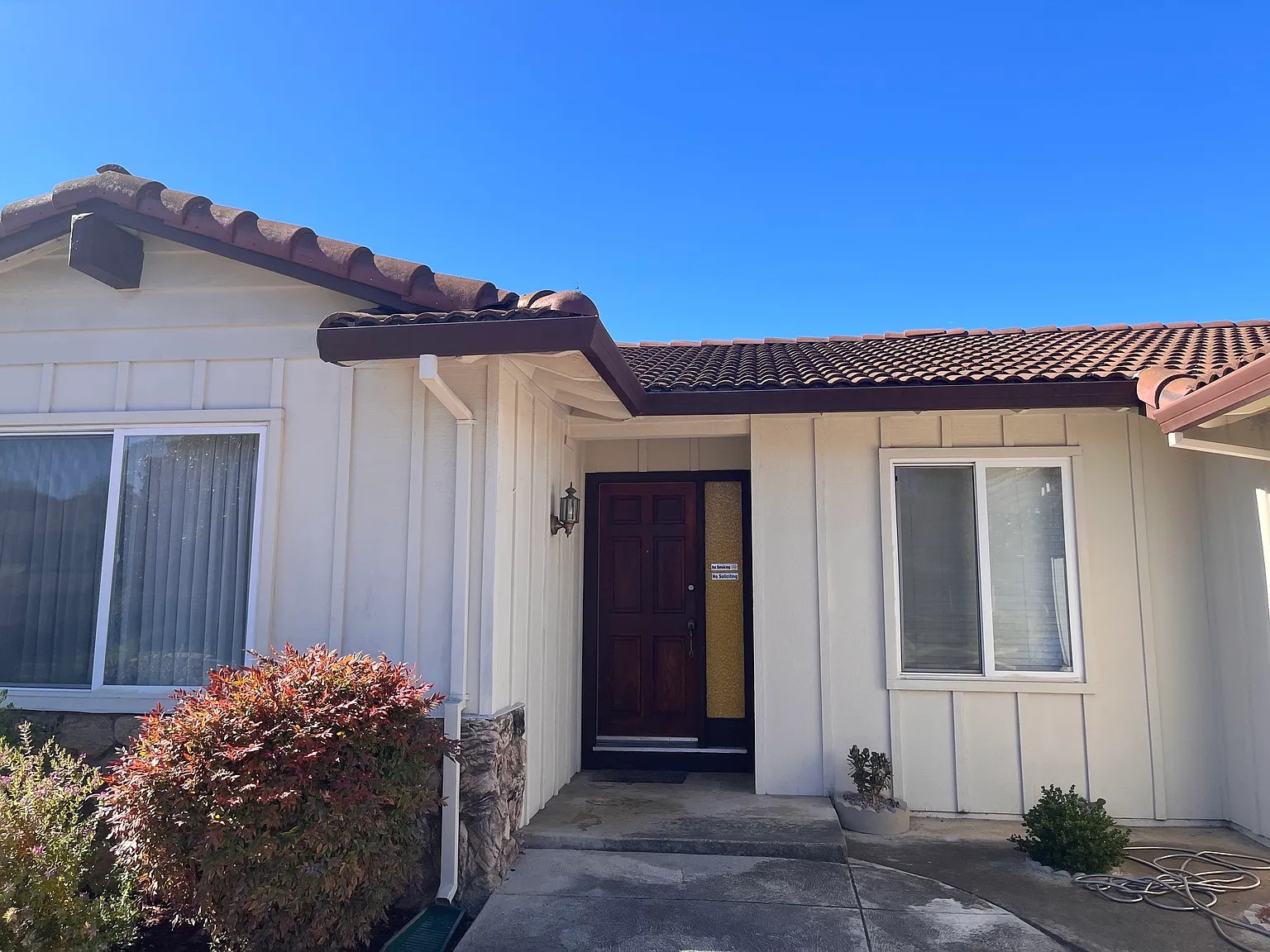 944 Erica Dr — Photo 2
