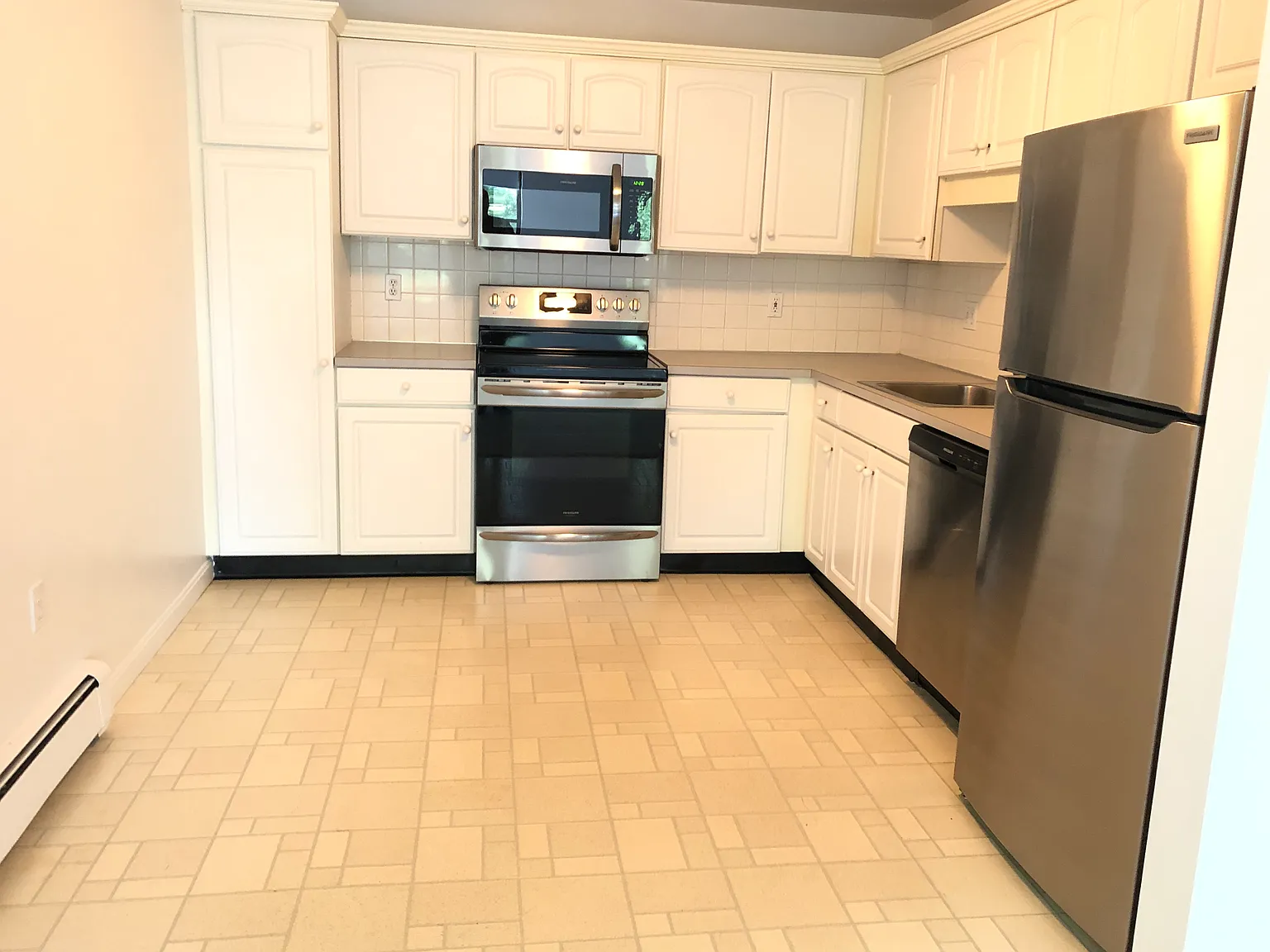 2 bed, 1100 sqft, $3,095 — Photo 2