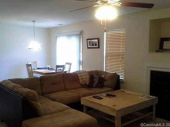 5th image of 4922 Lynn Lee Cres