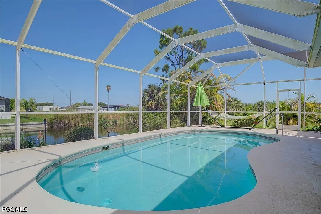 4 bed, 2.0 bath, 1712 sqft, $2,900 — Photo 1