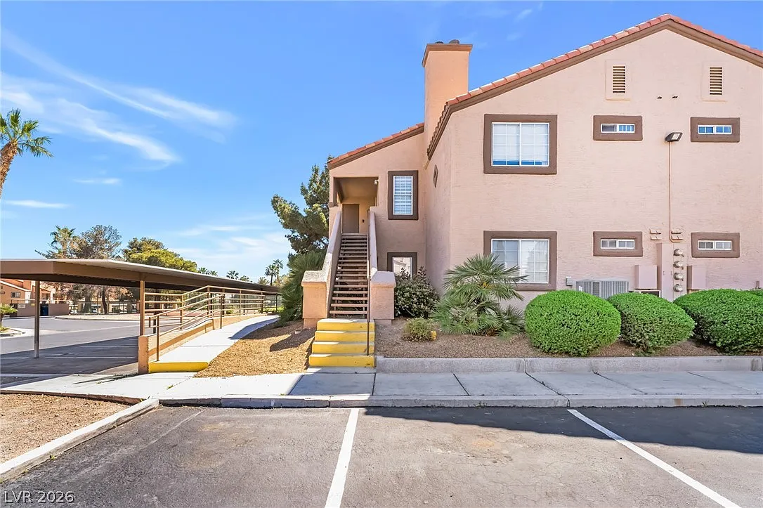 2 bed, 2.0 bath, 882 sqft, $2,300 — Photo 1