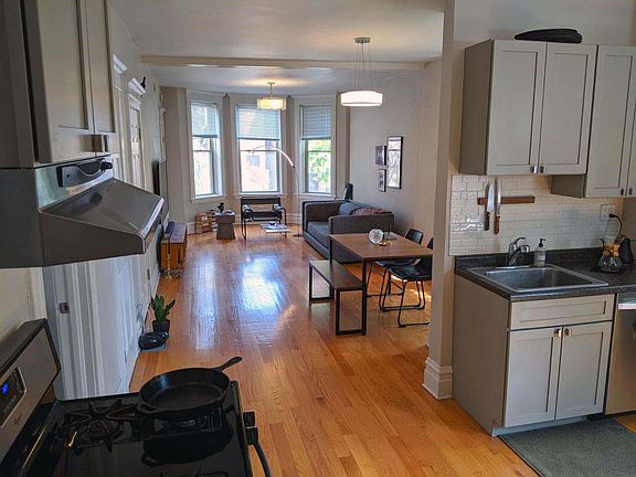 2nd image of 1718 N Honore St APT 2F