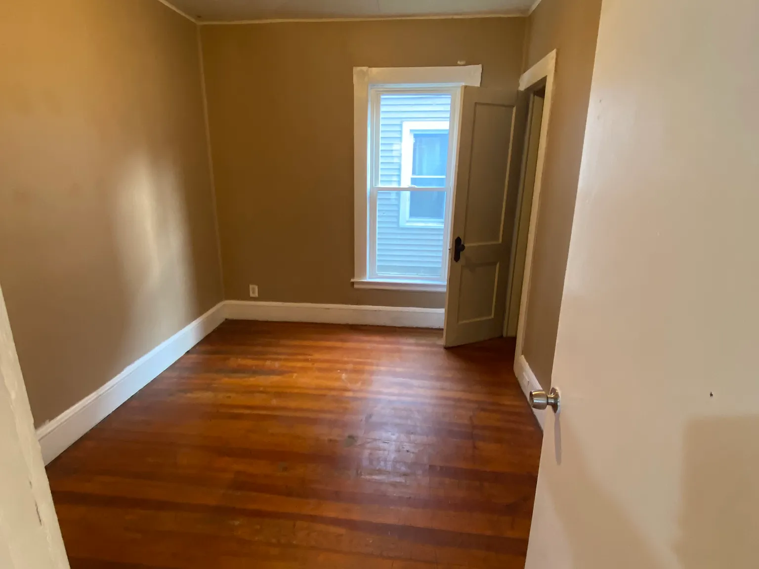 3 bed, 1300 sqft, $1,400 — Photo 4