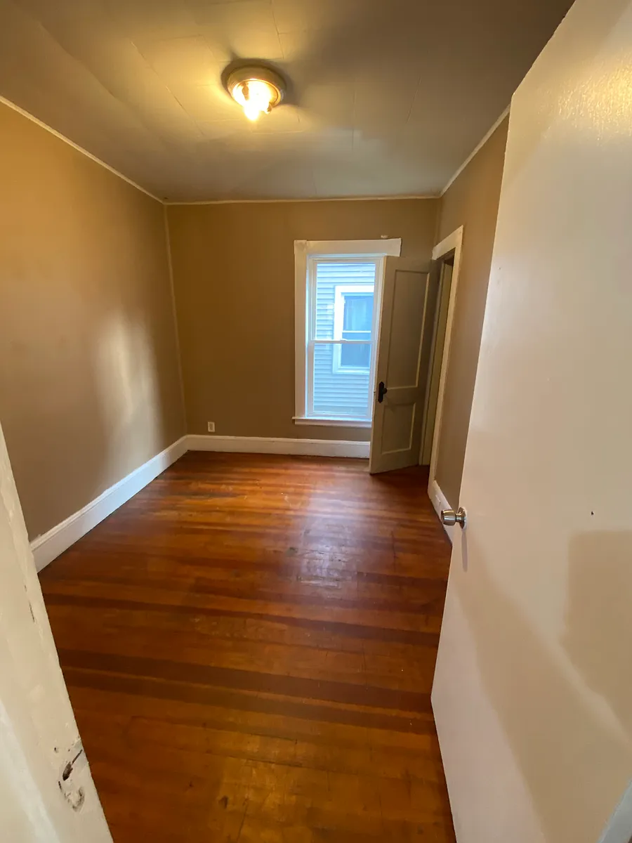 Building Photo - 1569 Seymour Ave #1