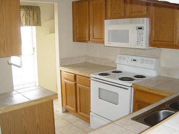 4th image of 633 Carriagehouse Ln APT 7