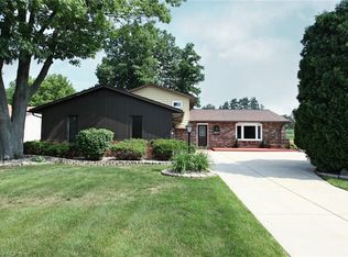 3879 Canterbury Dr, Brunswick, OH 44212