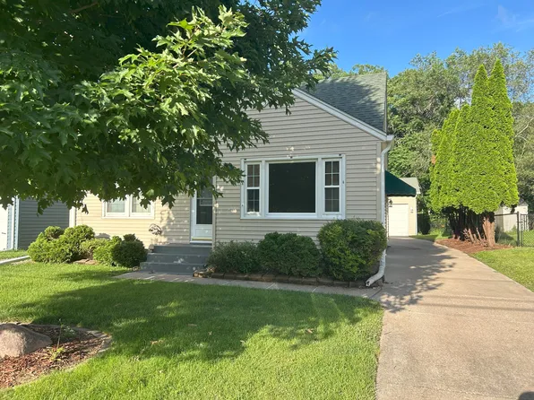 1736 36th St, Moline, IL 61265
