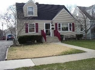 1010 S Mitchell Ave, Elmhurst, IL 60126