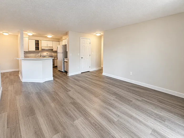 3 bed, 2.0 bath, 1033 sqft, $1,675 — Photo 3