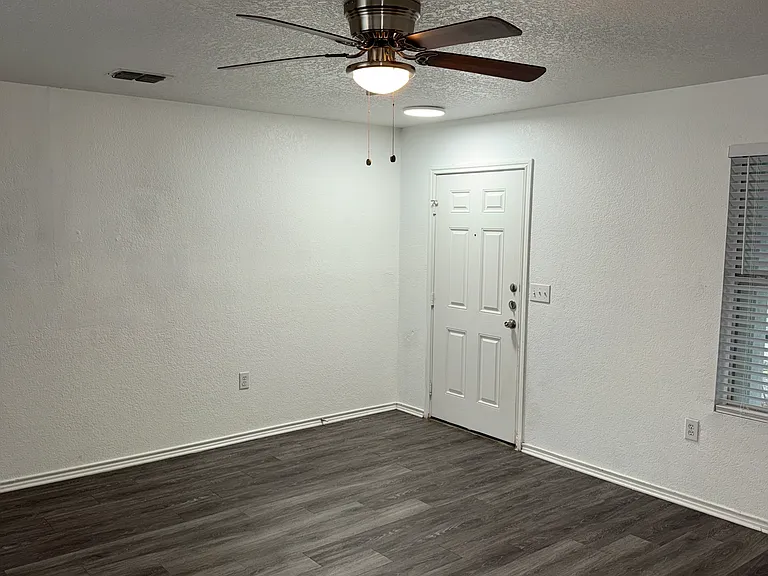 7238 Azalea Sq — Photo 14