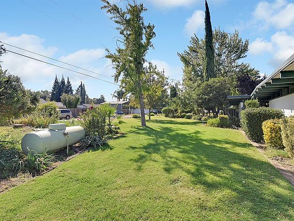4th image of 1461 Golf Club Ave