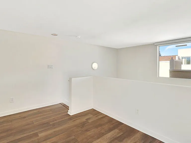 811 21st St #3 — Photo 26