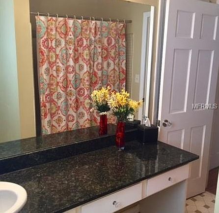 5th image of 1303 Robinhood Ln