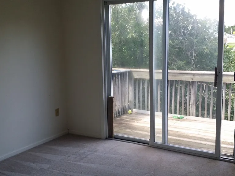 105 Sanders Ct — Photo 3