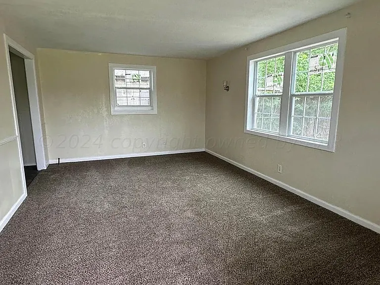 4011 S Harrison St #B — Photo 5