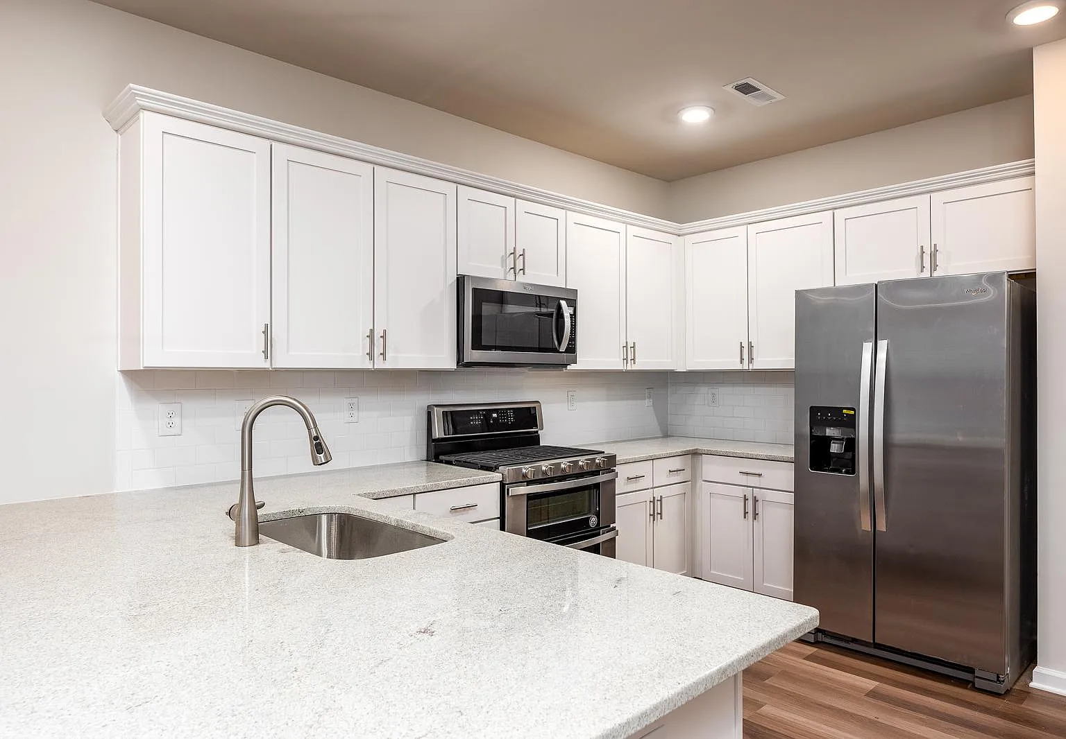 3 bed, 2.5 bath, 1785 sqft, $2,200 — Photo 2