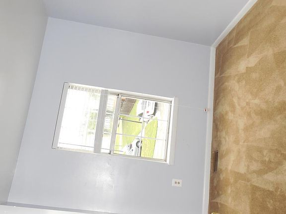 2nd image of 3427 Castle Hill Dr