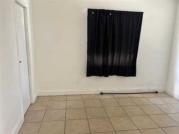 5th image of 624 NW 14th Ave