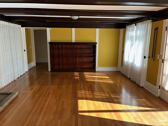 5th image of 140 W Thorn St
