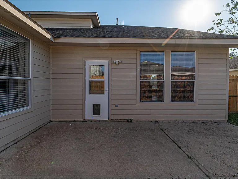 7431 Riven Oaks Ct — Photo 46