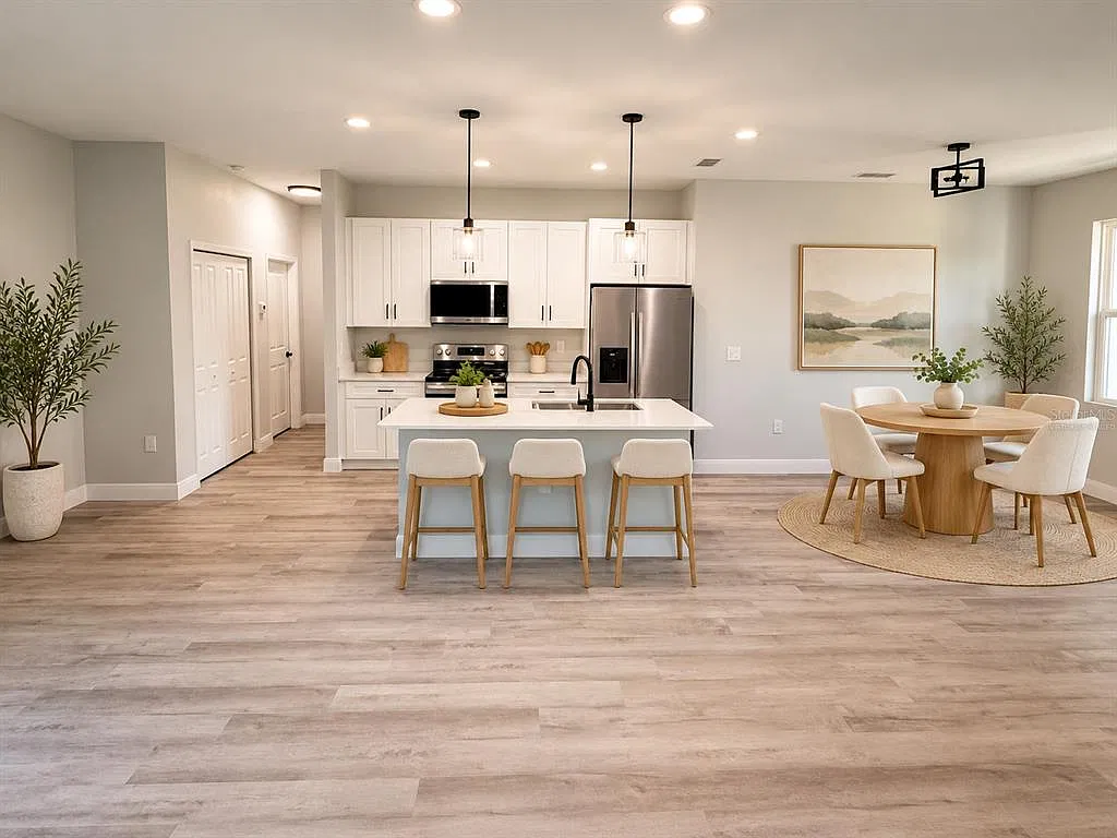 4 bed, 2.0 bath, 1636 sqft, $2,249 — Photo 2
