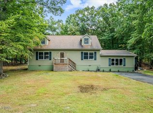 104 Lakeview Dr, Dingmans Ferry, PA 18328