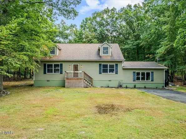 104 Lakeview Dr, Dingmans Ferry, PA 18328