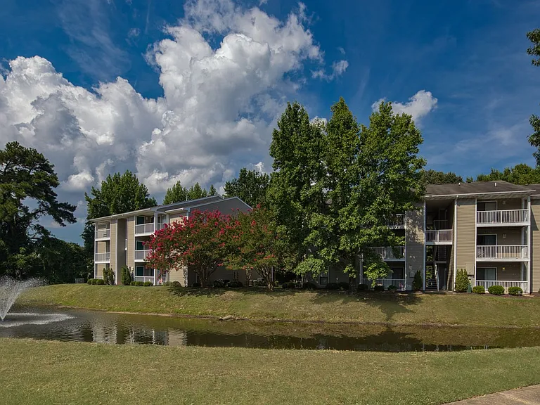 Hunter's Mill Apartments — Photo 18